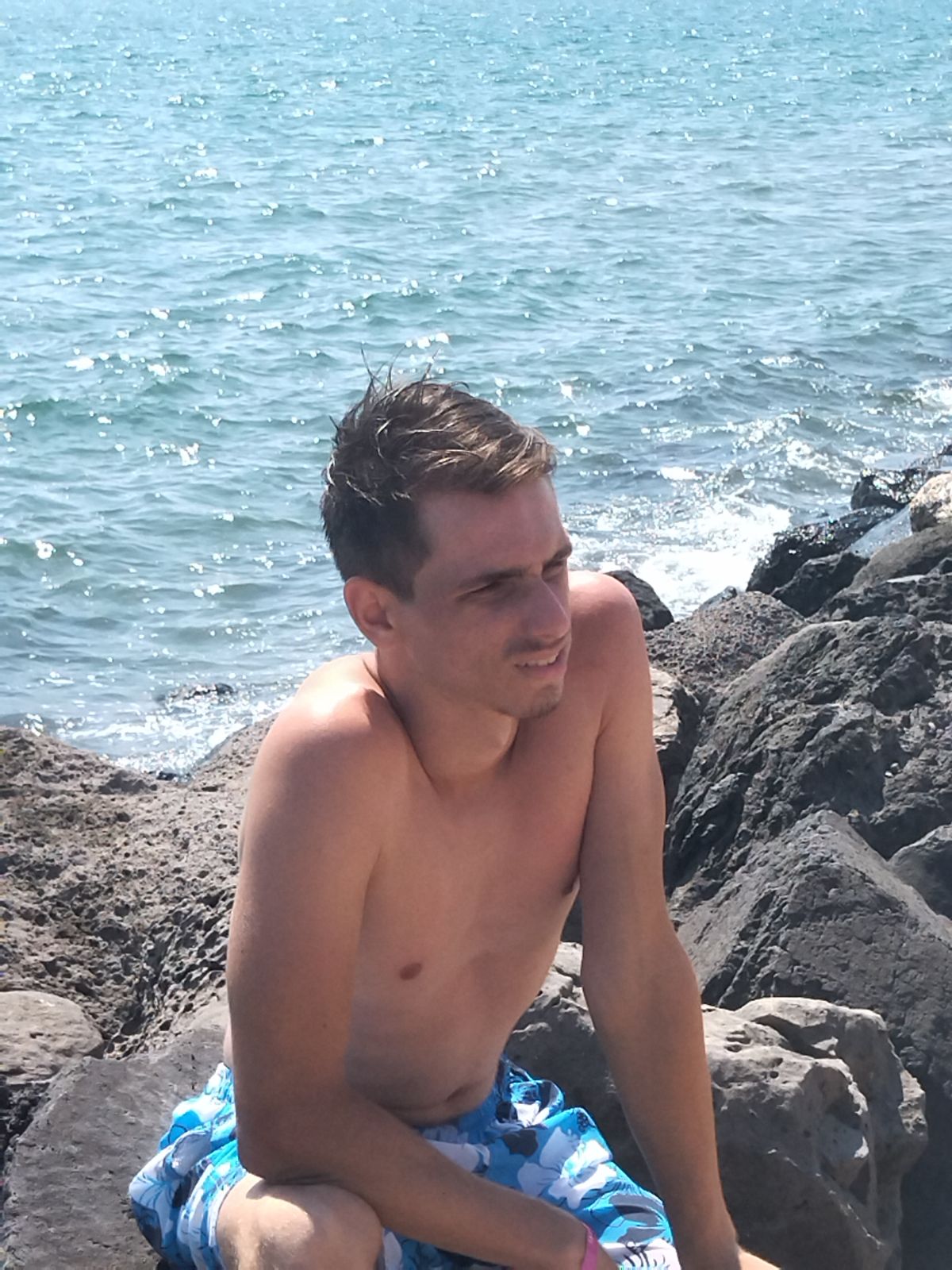 Elly, 22 ans, Nonglard